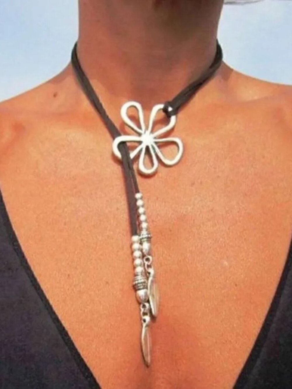 Silver flower necklace1014